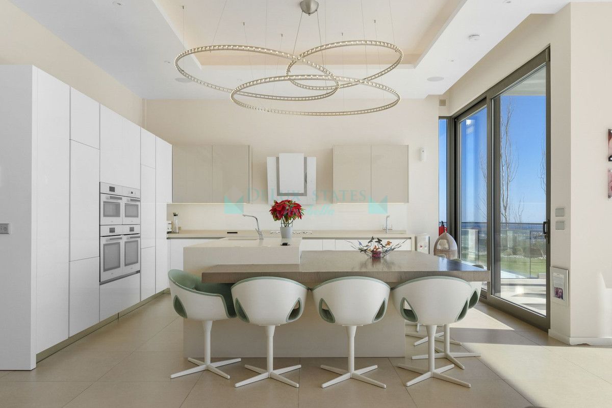 Villa for sale in Benahavis