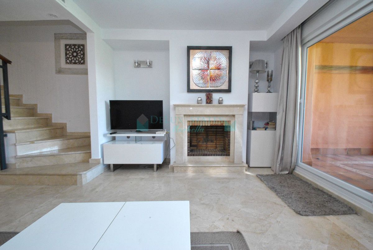 Town House for sale in Cabopino, Marbella East