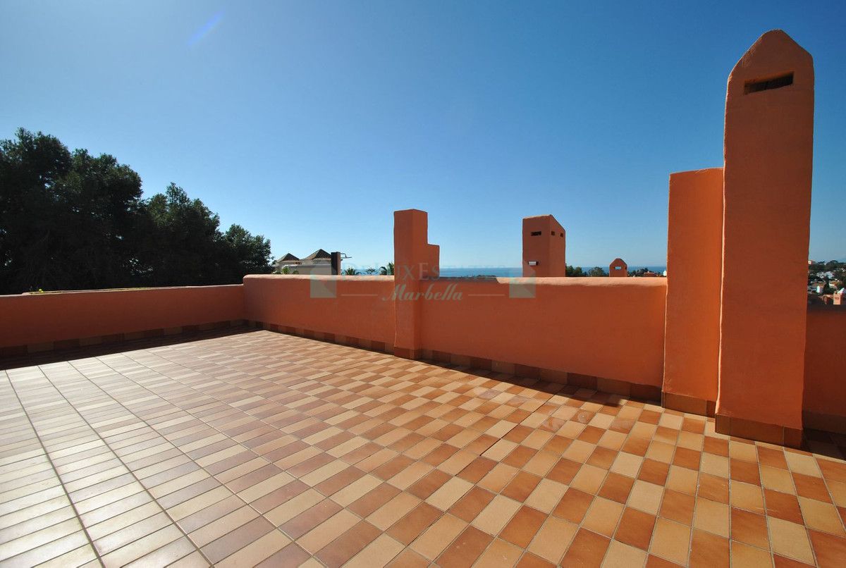 Town House for sale in Cabopino, Marbella East