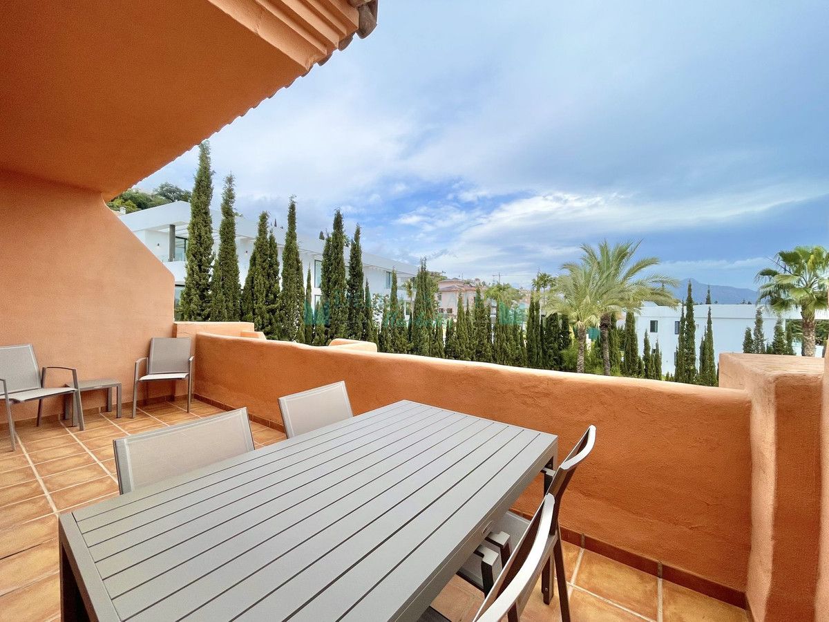 Apartment for sale in Benahavis
