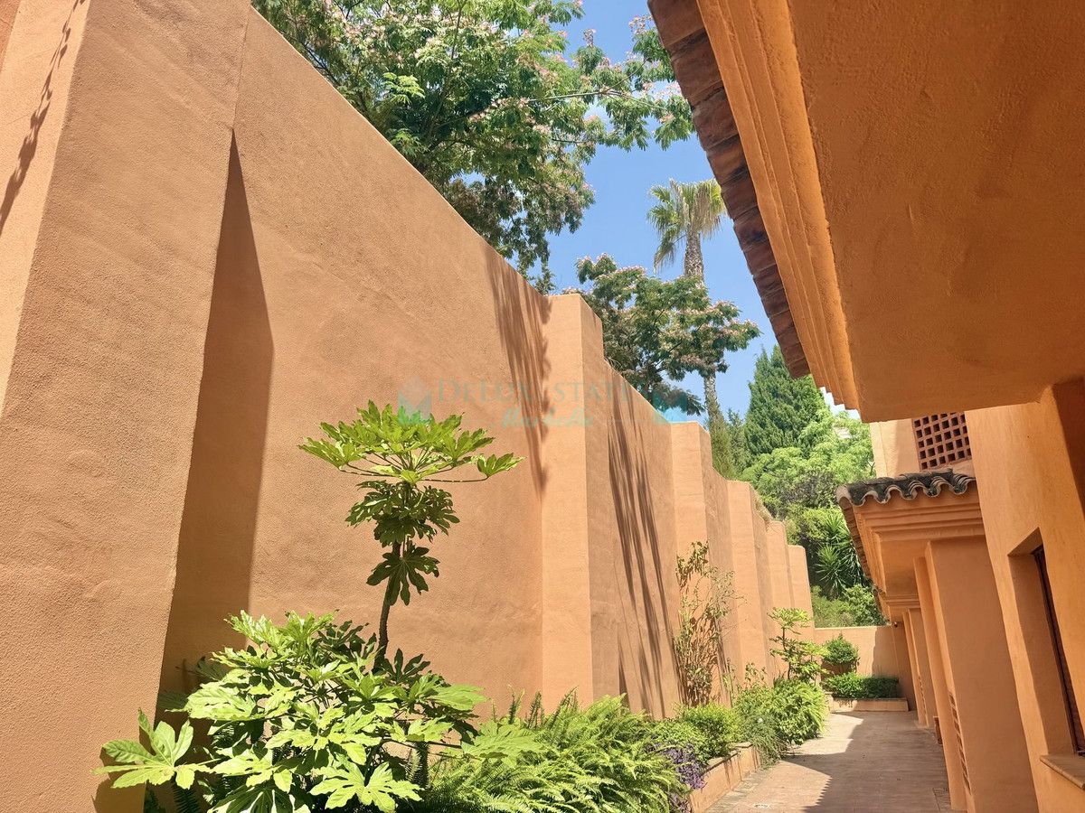 Apartment for sale in Benahavis