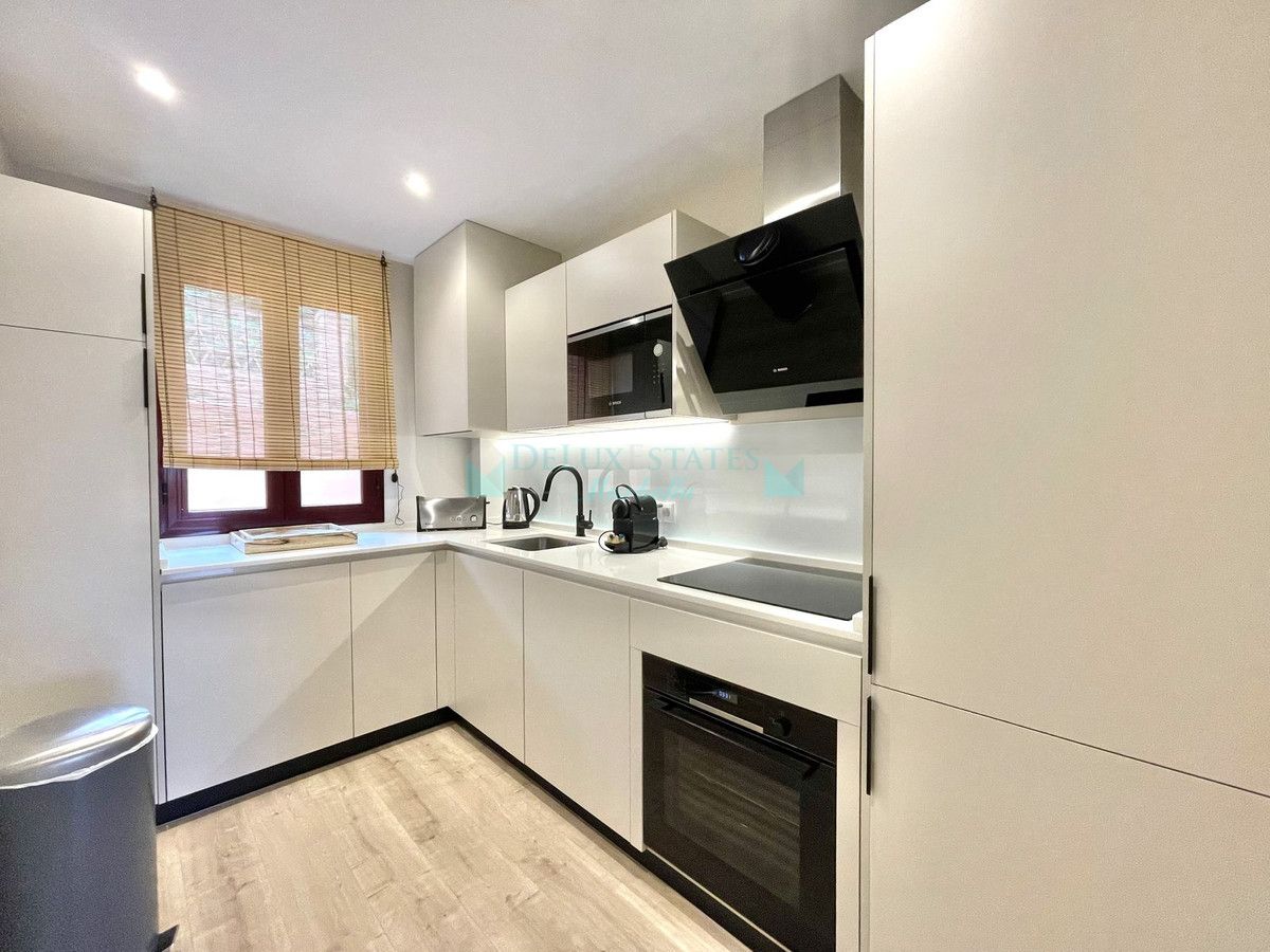 Apartment for sale in Benahavis