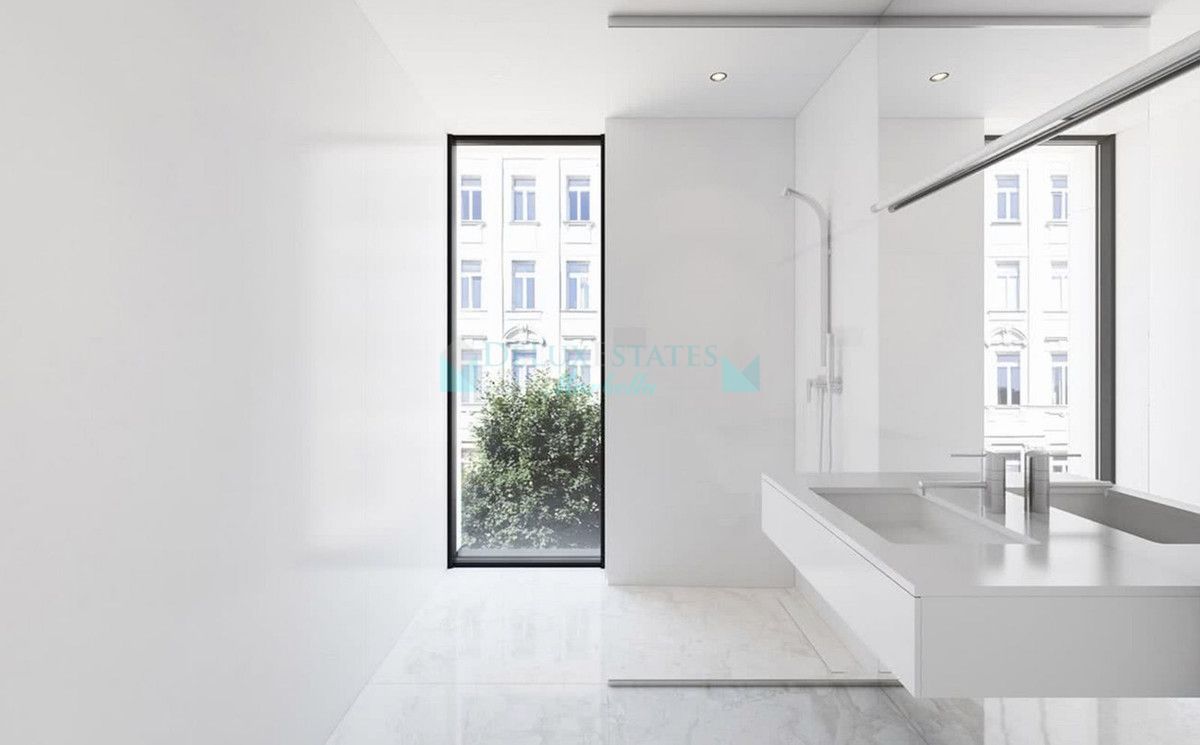 Villa for sale in Estepona