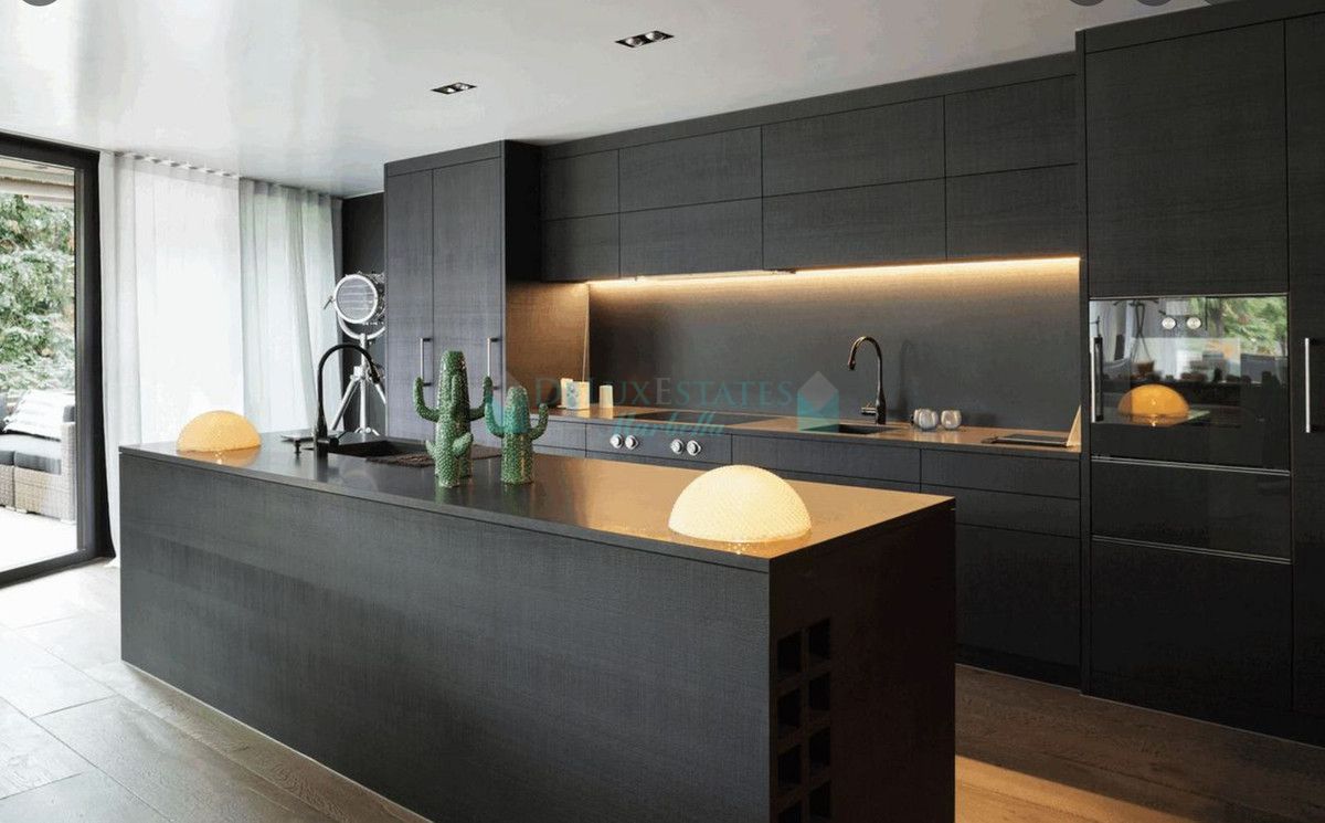 Villa for sale in Estepona