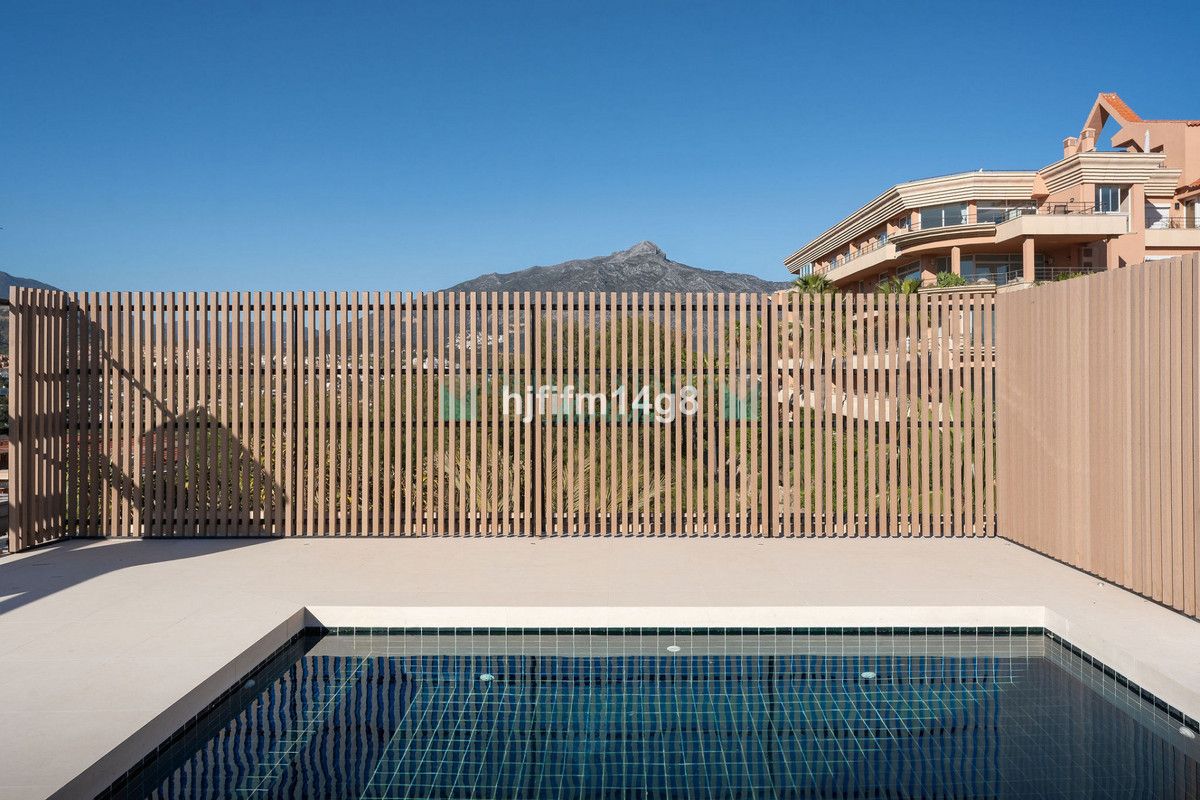 Penthouse for sale in Nueva Andalucia