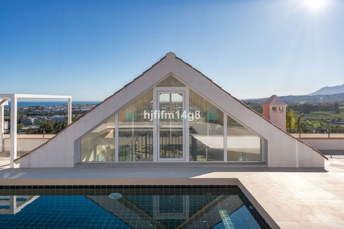 Penthouse for sale in Nueva Andalucia