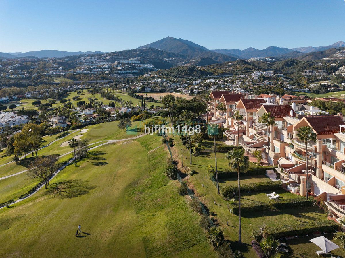 Penthouse for sale in Nueva Andalucia