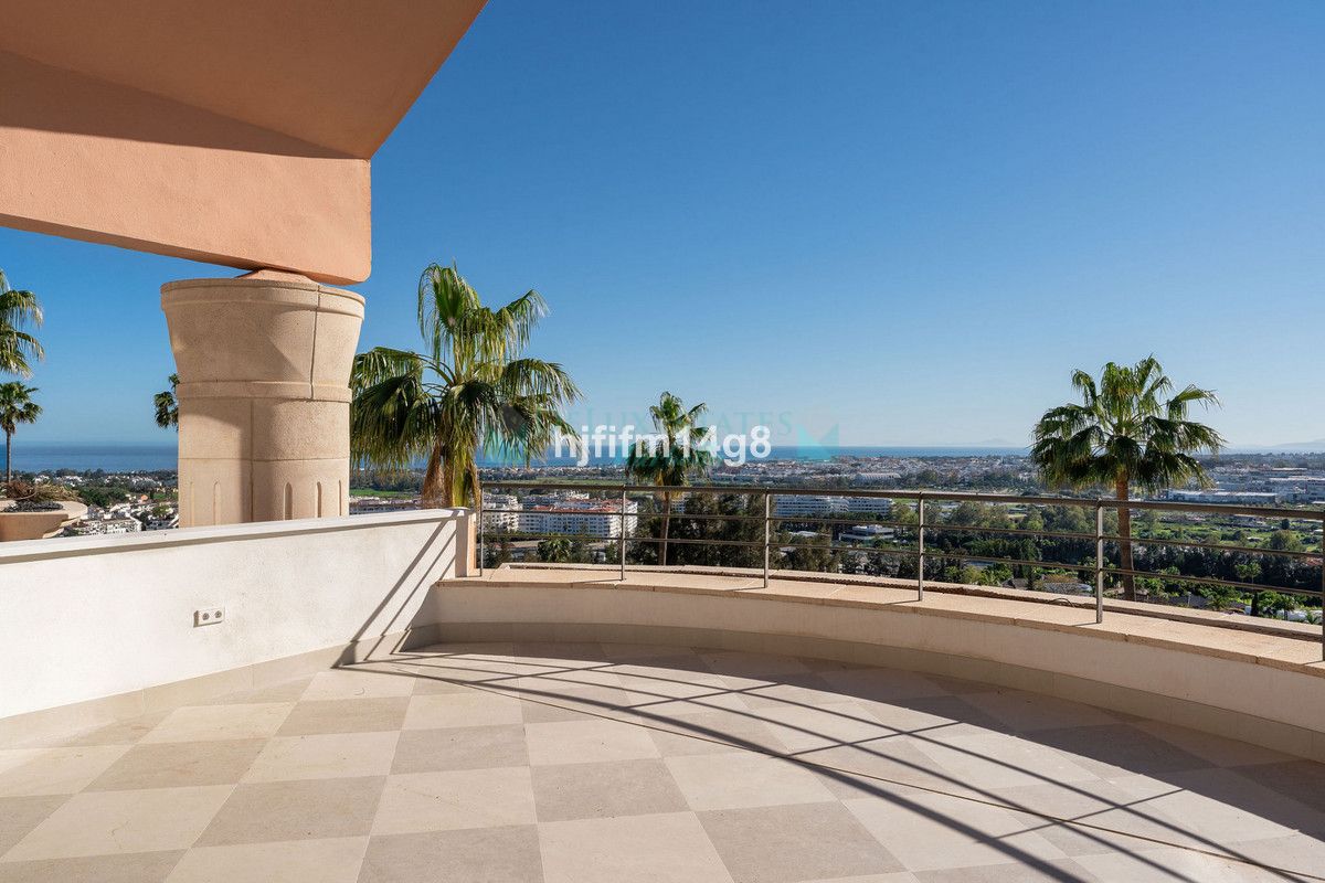 Penthouse for sale in Nueva Andalucia