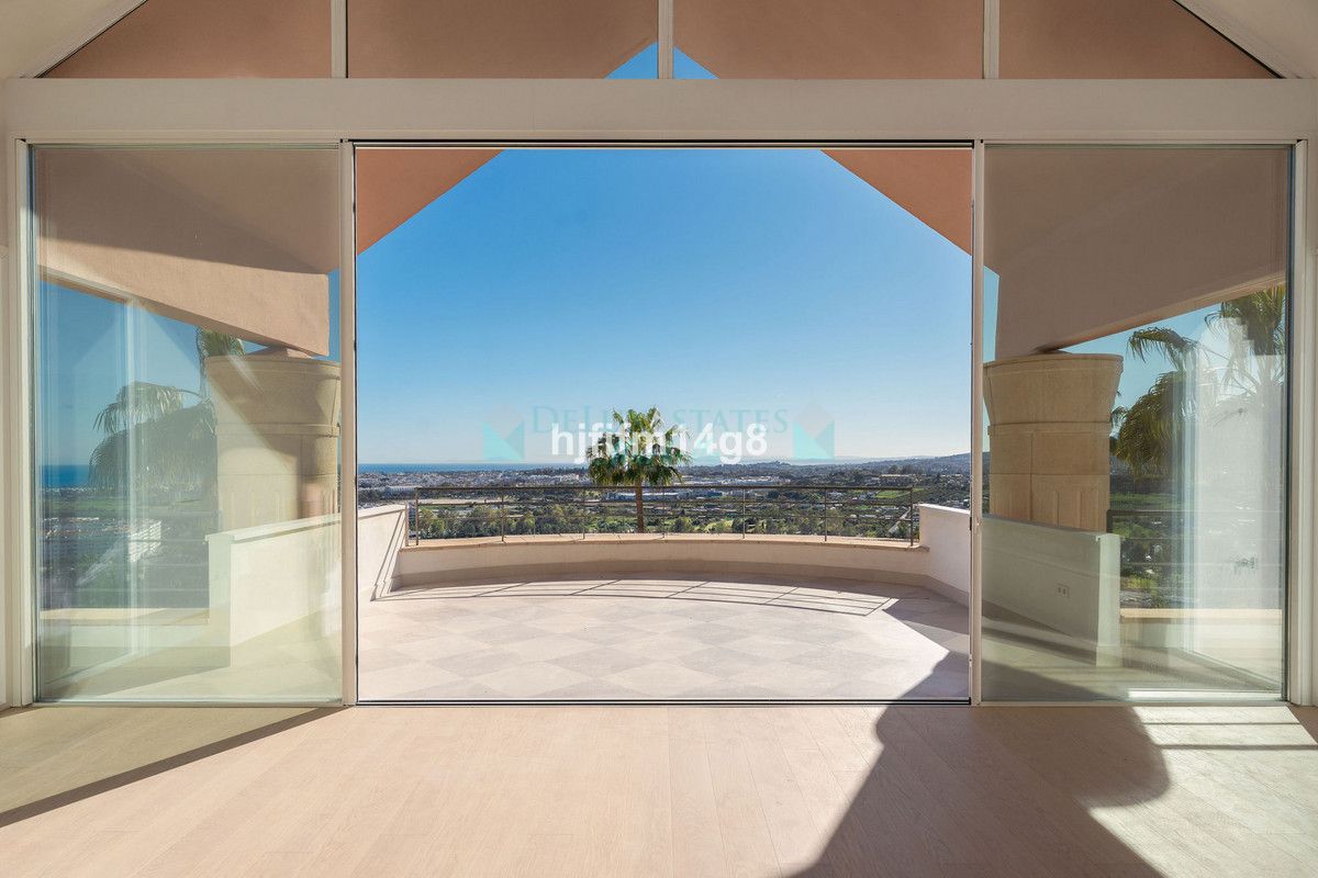 Penthouse for sale in Nueva Andalucia