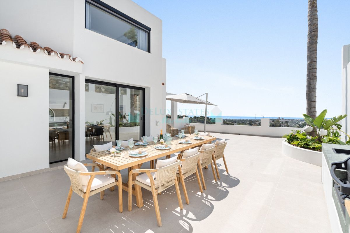 Villa for sale in Nueva Andalucia