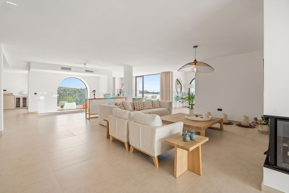 Villa for sale in Nueva Andalucia