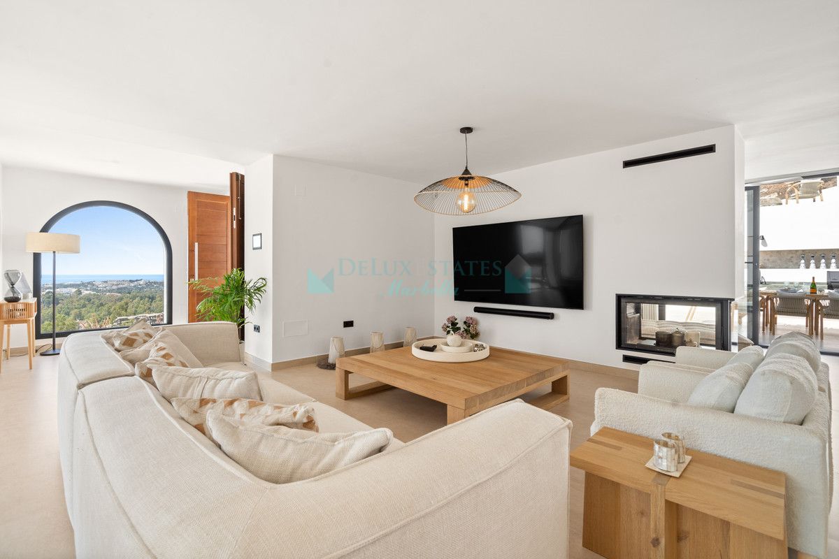 Villa for sale in Nueva Andalucia