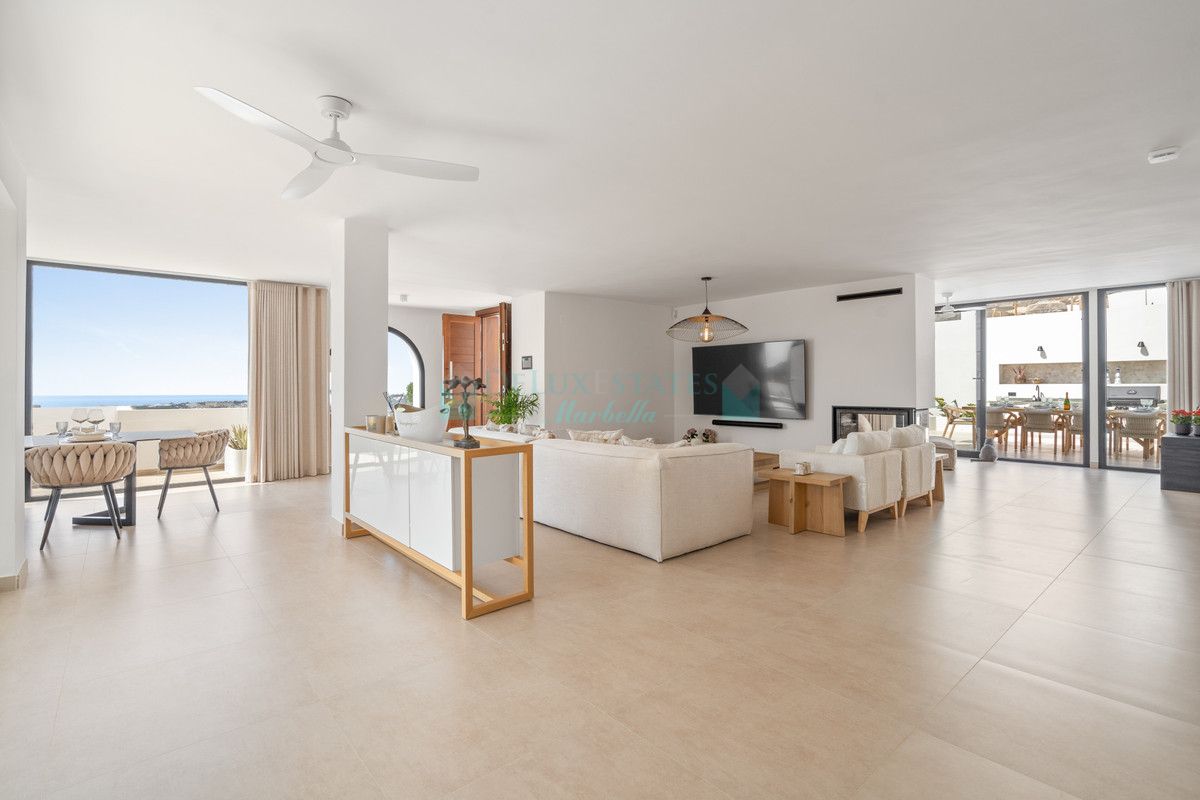 Villa for sale in Nueva Andalucia