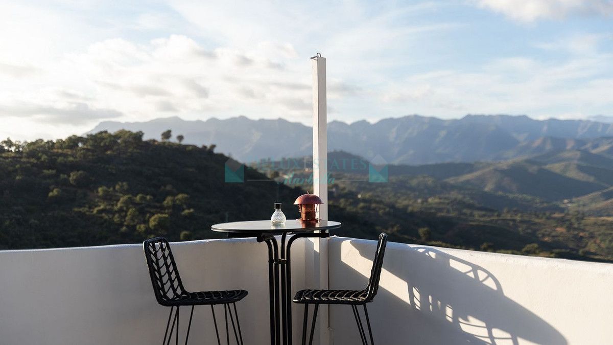 Town House for sale in La Mairena, Marbella East