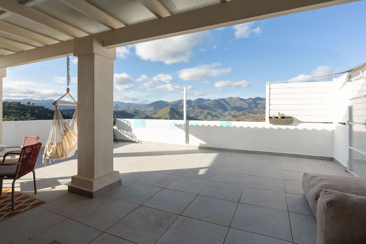 Town House for sale in La Mairena, Marbella East