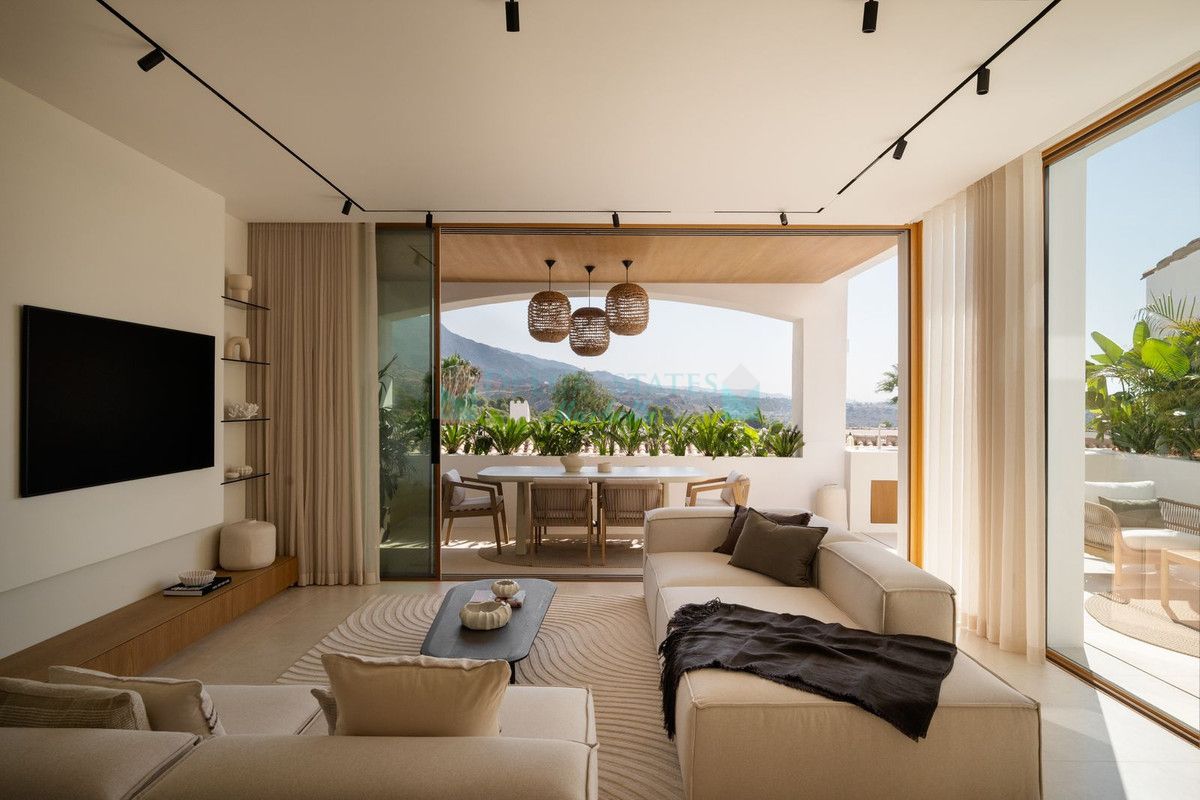 Town House for sale in Nueva Andalucia