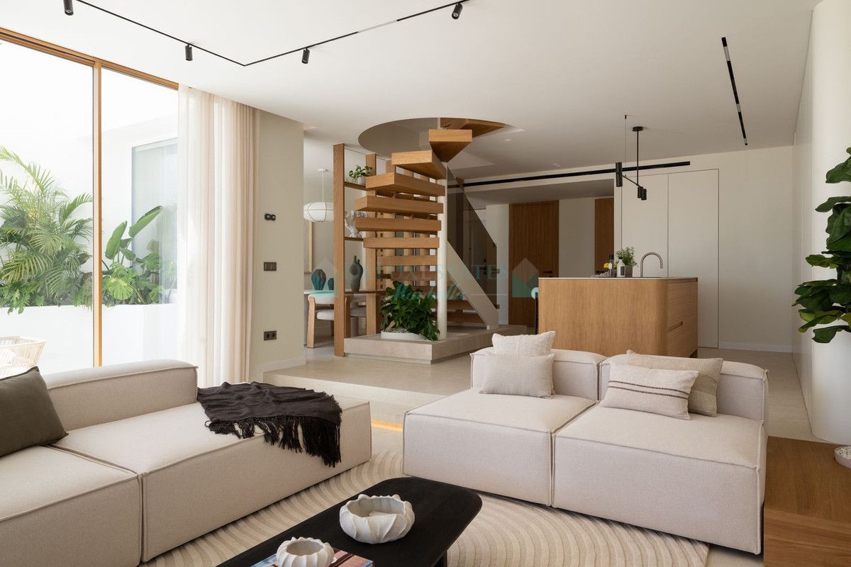 Town House for sale in Nueva Andalucia