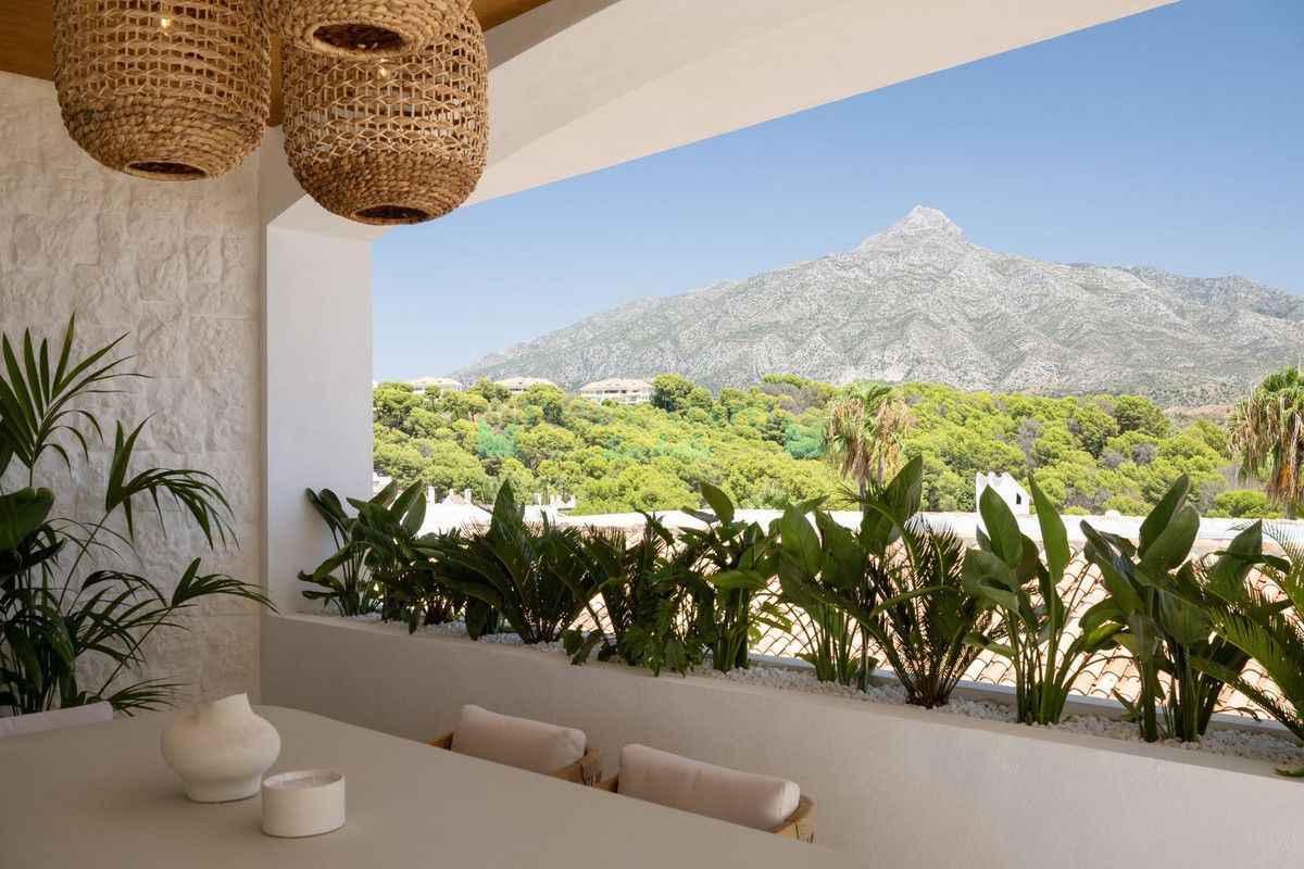 Town House for sale in Nueva Andalucia