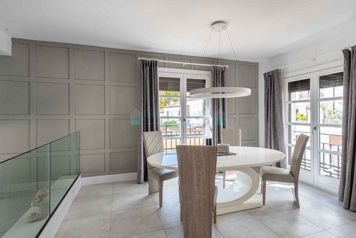 Town House for sale in Benahavis