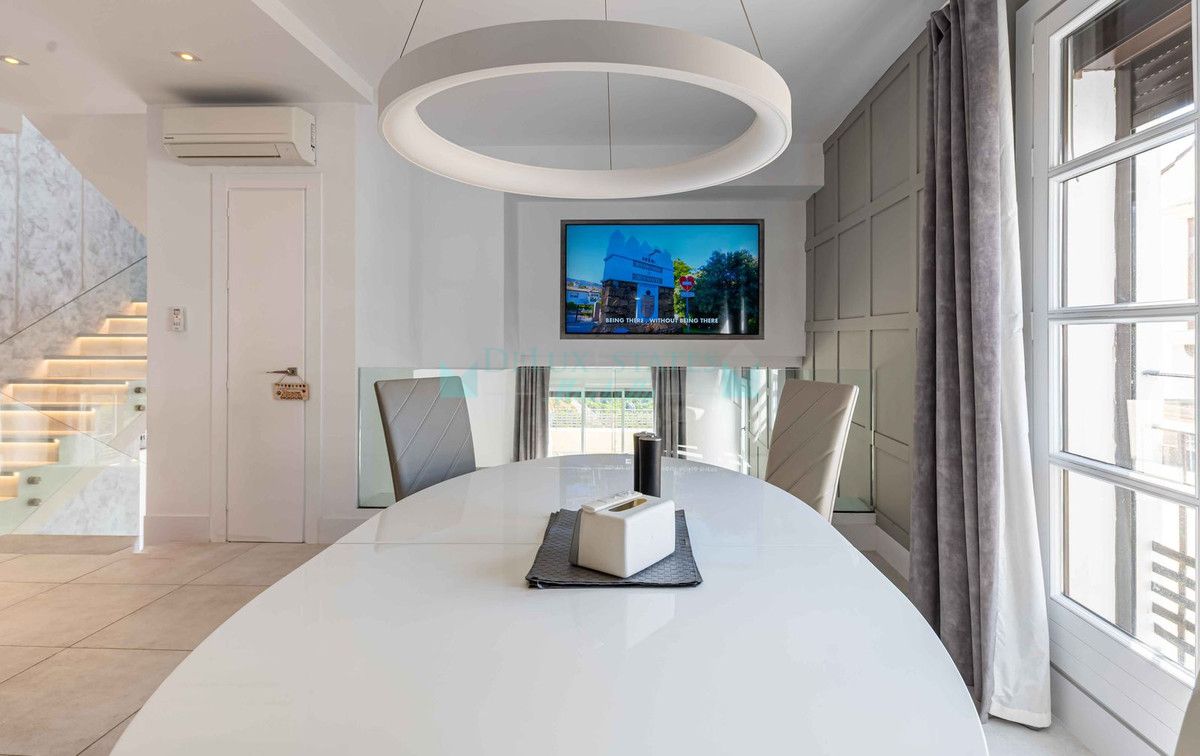 Town House for sale in Benahavis