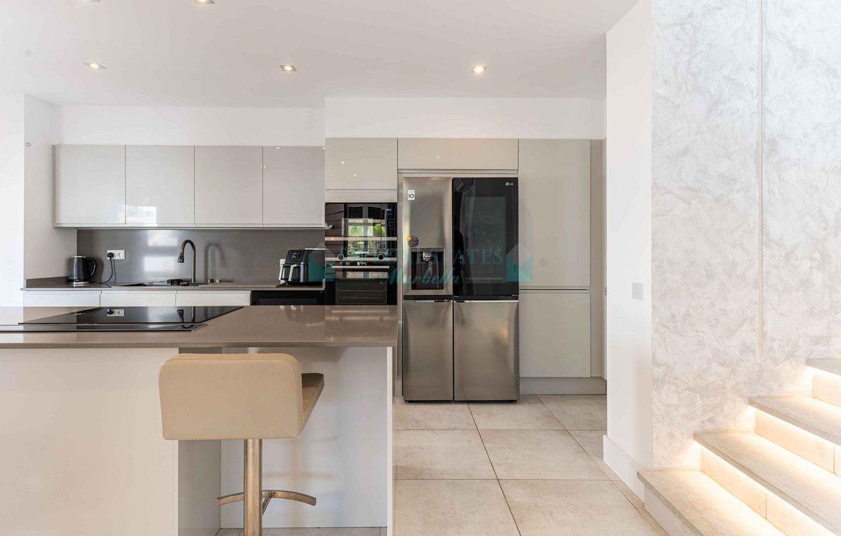 Town House for sale in Benahavis