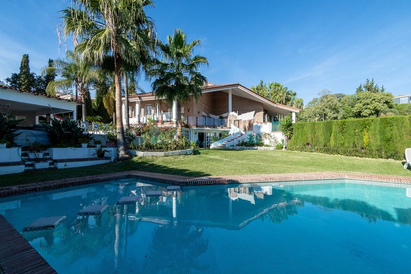 Villa for rent in El Paraiso, Estepona