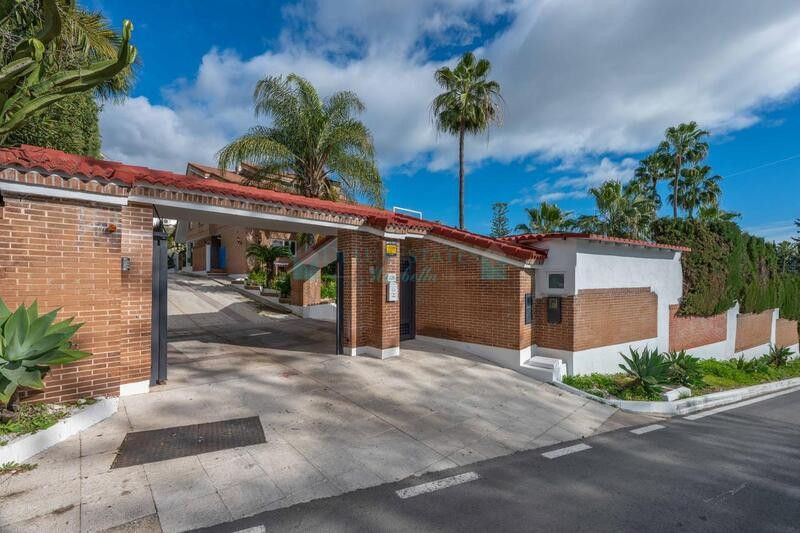 Villa for rent in El Paraiso, Estepona