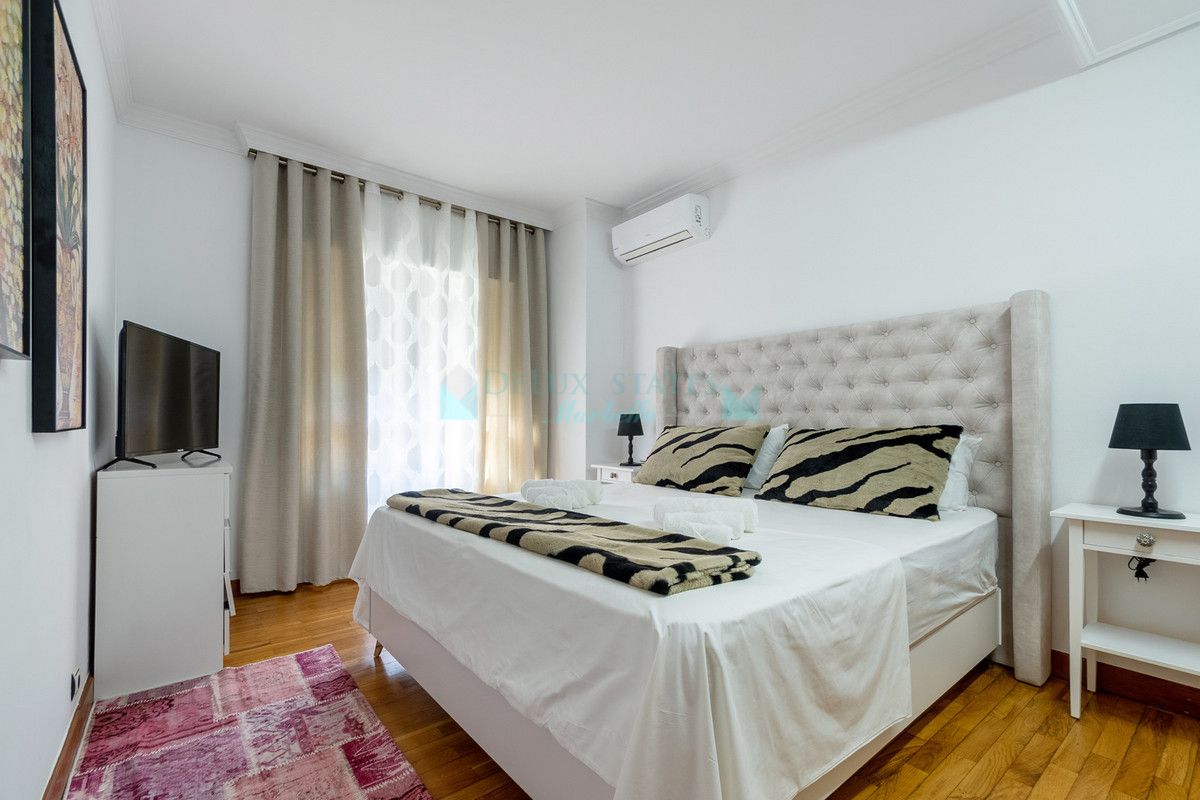 Villa en alquiler en El Paraiso, Estepona