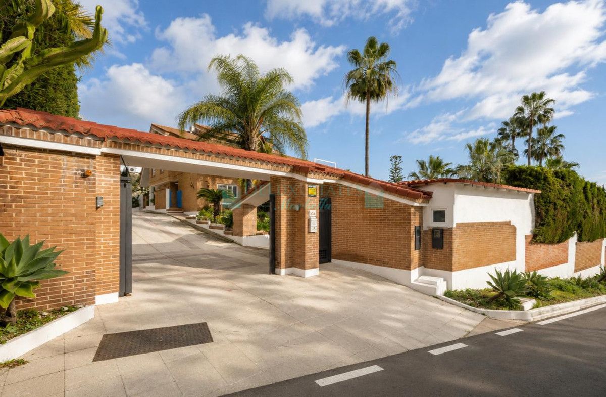 Villa for rent in El Paraiso, Estepona