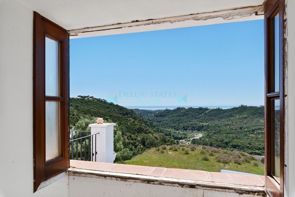 Town House for sale in Benahavis