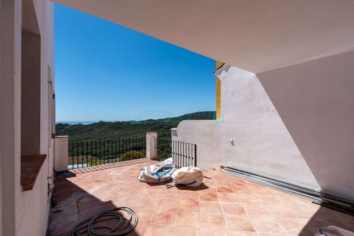 Town House for sale in Benahavis