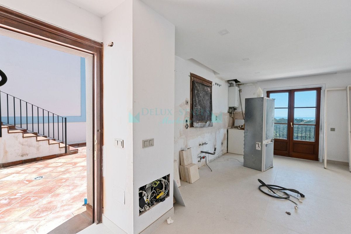 Town House for sale in Benahavis