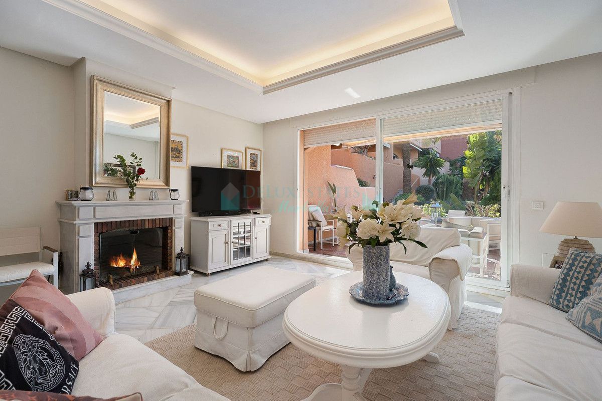 Town House for sale in Nueva Andalucia