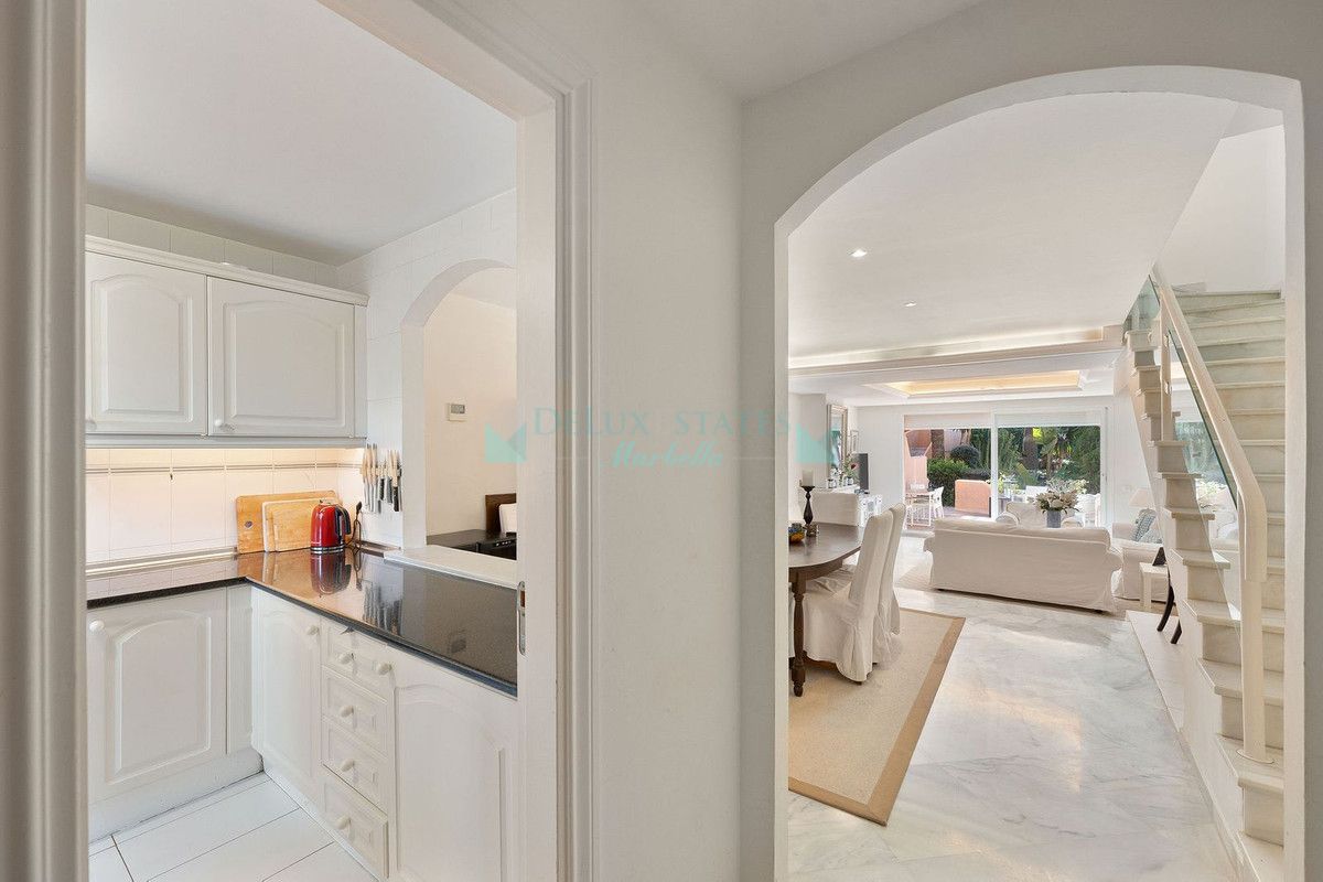 Town House for sale in Nueva Andalucia