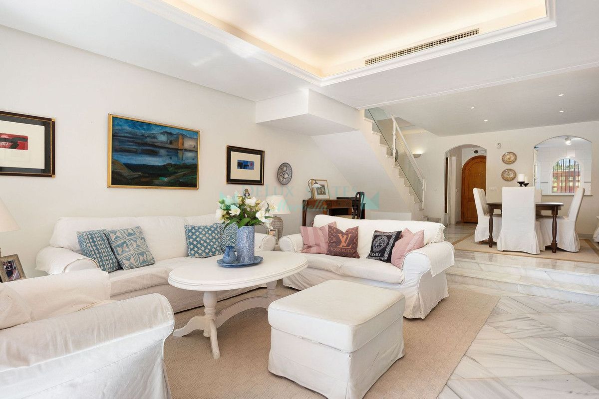 Town House for sale in Nueva Andalucia