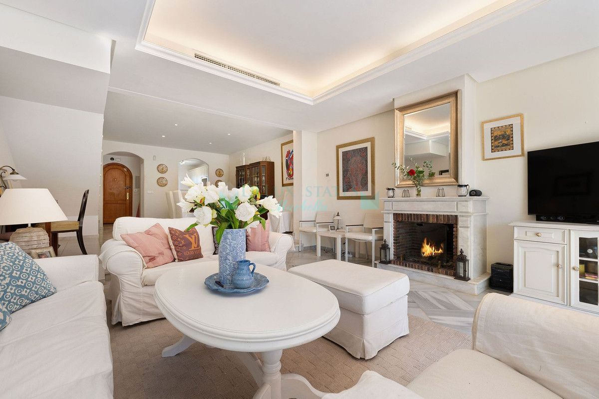 Town House for sale in Nueva Andalucia