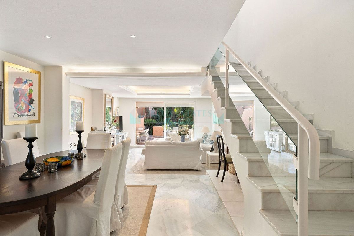 Town House for sale in Nueva Andalucia