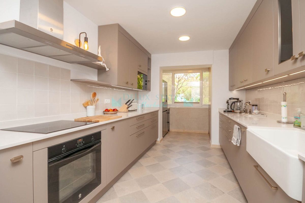 Apartamento en venta en Elviria, Marbella Este