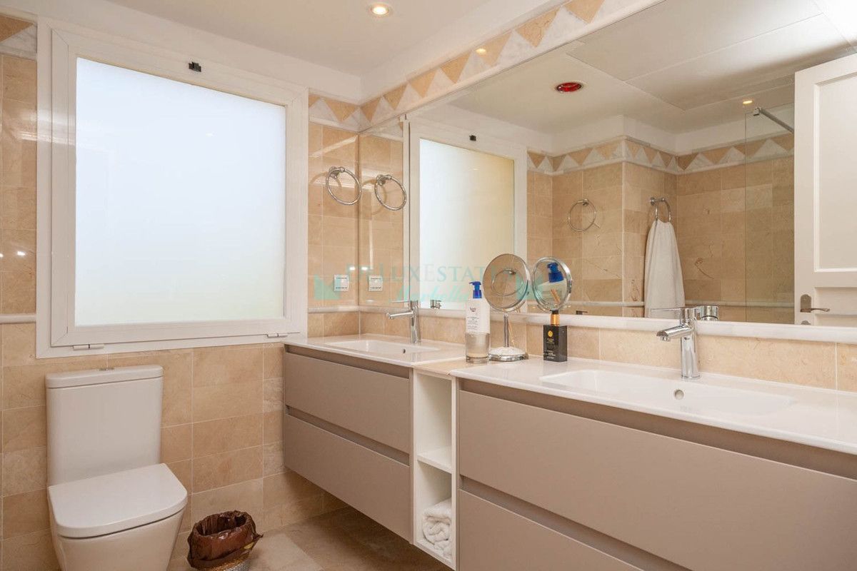 Apartamento en venta en Elviria, Marbella Este