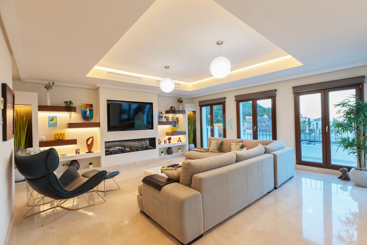 Villa for sale in Benahavis