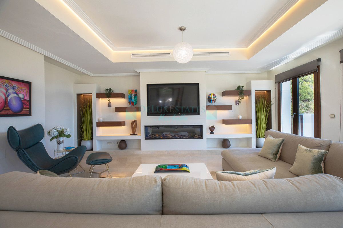 Villa for sale in Benahavis