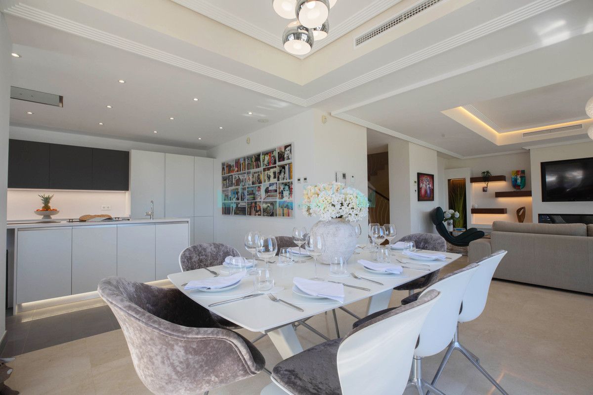 Villa for sale in Benahavis