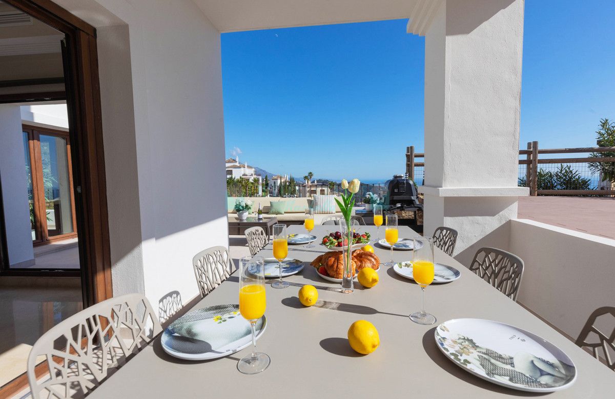 Villa for sale in Benahavis