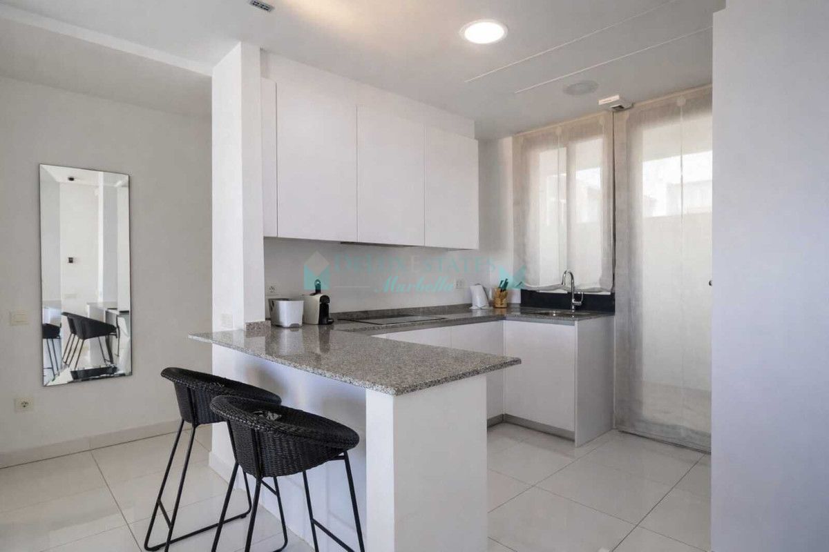 Apartamento en alquiler en Atalaya, Estepona
