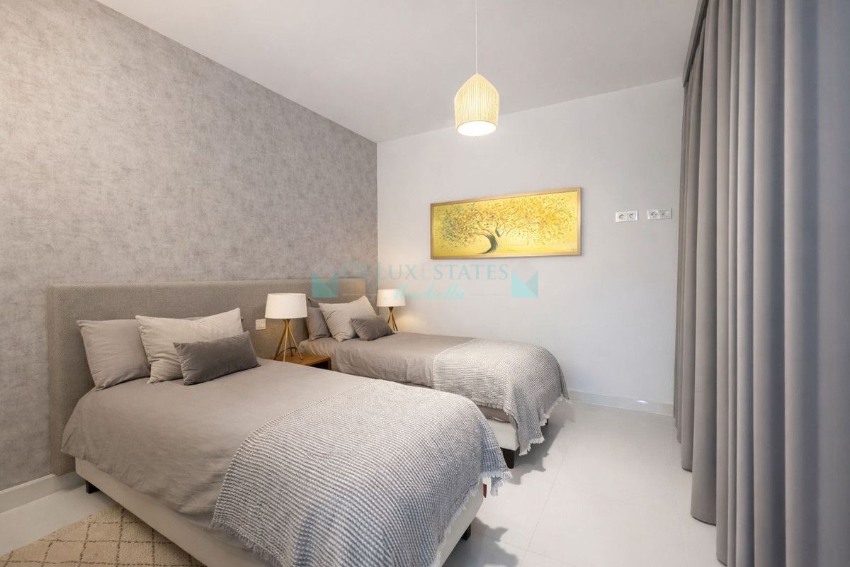 Apartamento en alquiler en Atalaya, Estepona