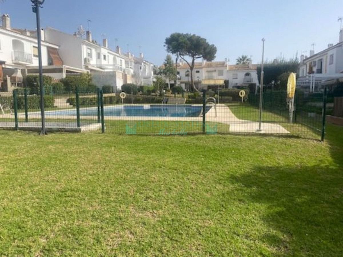 Town House for sale in Estepona