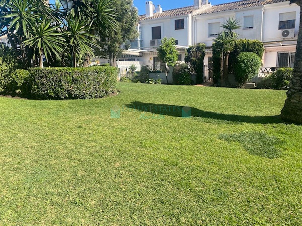 Town House for sale in Estepona