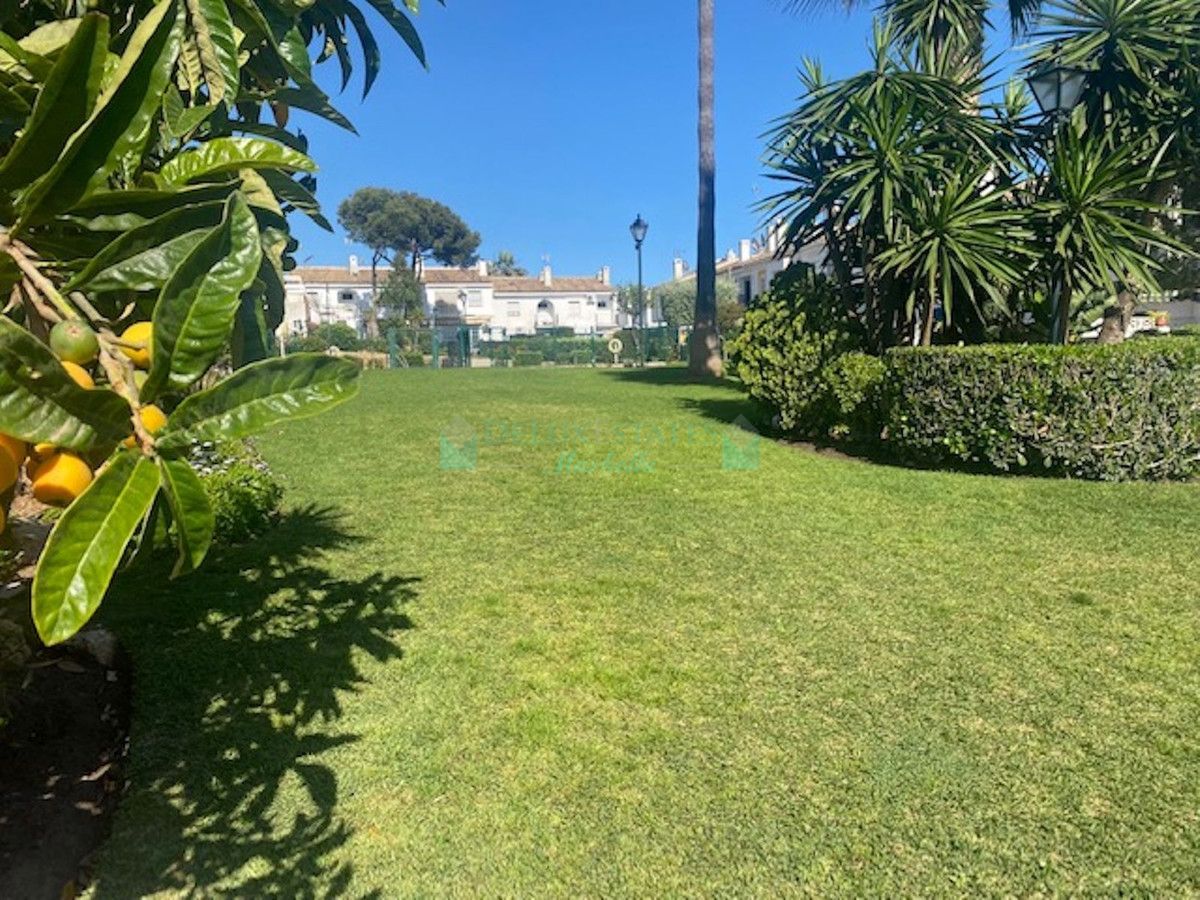 Town House for sale in Estepona