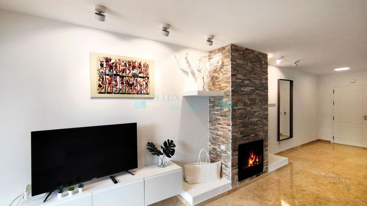 Semi Detached Villa for rent in Costabella, Marbella East