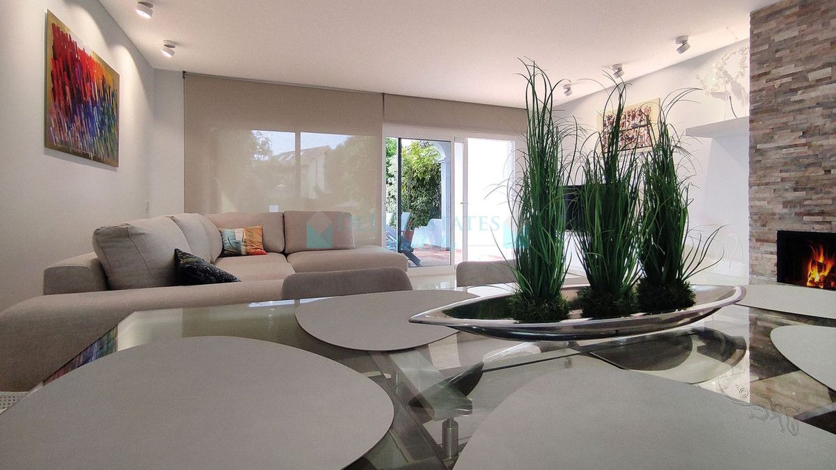 Semi Detached Villa for rent in Costabella, Marbella East